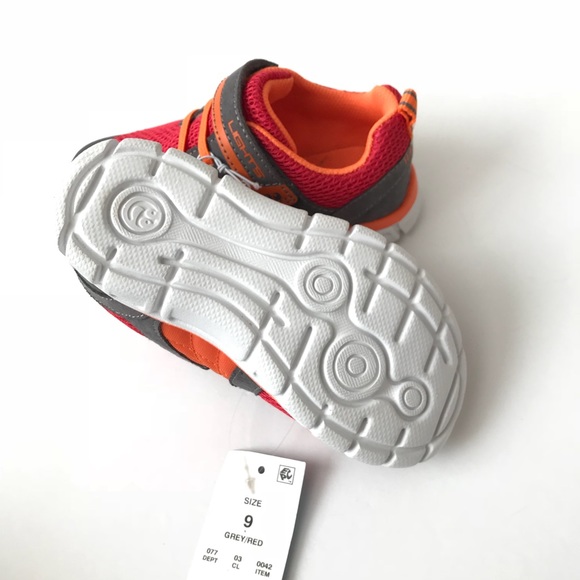 Boys Surprize by Stride Rite Light-Up Sneaker - Picture 8 of 8